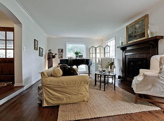 3rd image of 4053 Bryn Mawr Dr