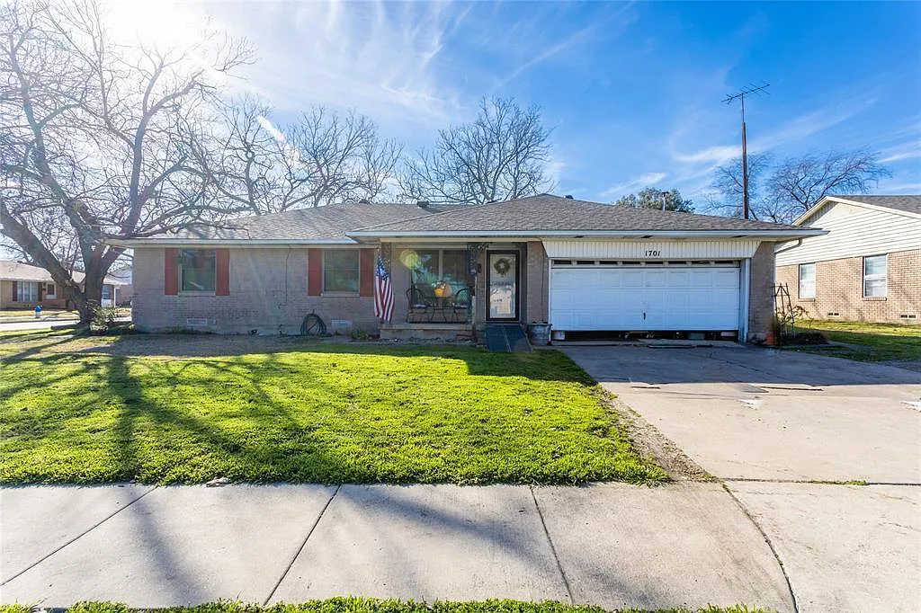 3 bed, 2098 sqft, $2,595 — Photo 1