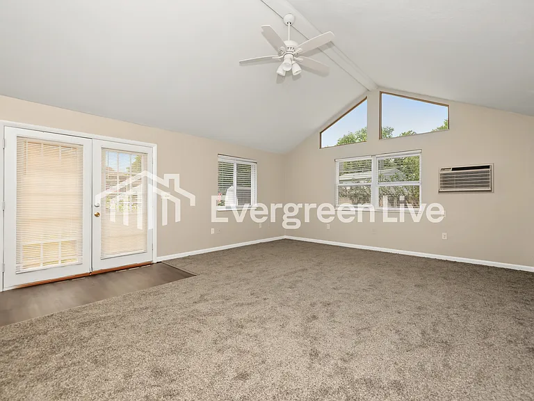 205 Tulip Dr — Photo 13