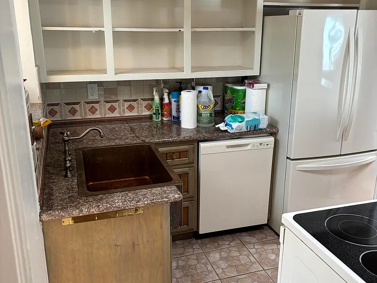 1343 Rensselaer Ave — Photo 35