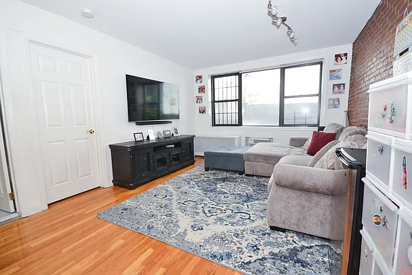 Rented by City Connections Realty | media 17