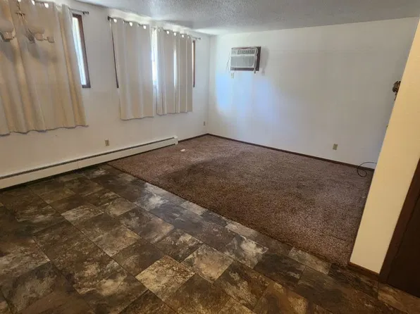 404 3rd Ave NW, 404 3rd Ave NW APT 5, Mandan, ND 58554