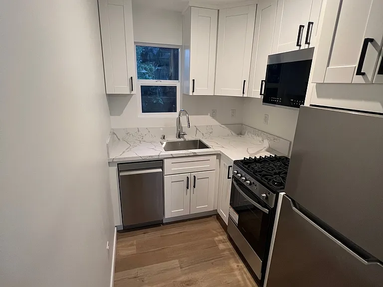 2147 Harrison Ave #1 — Photo 11