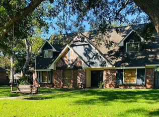 55 Willow Ct, Lake Jackson, TX 77566