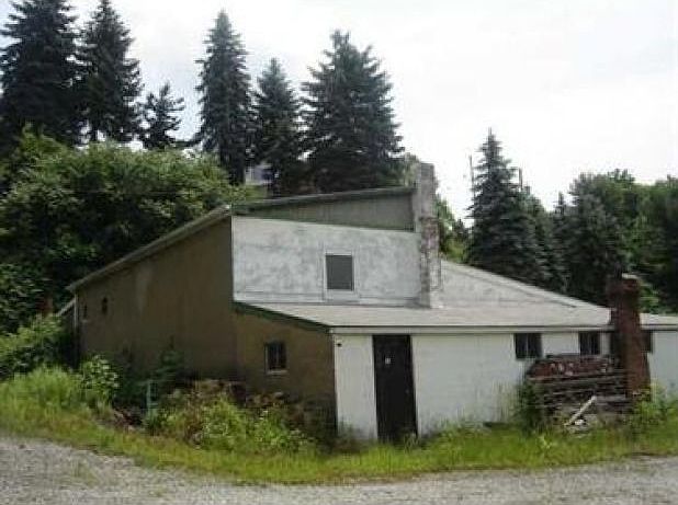 2nd image of 403 Esther Ave