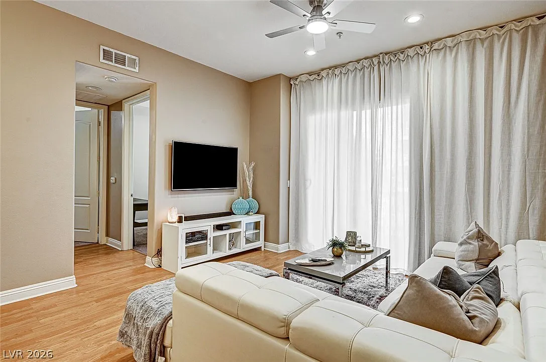 2 bed, 2.0 bath, 1086 sqft, $2,200 — Photo 2