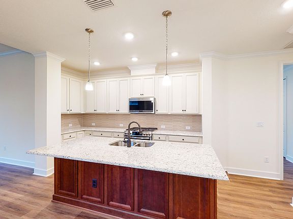 4th image of 387 Pioneer Village Dr