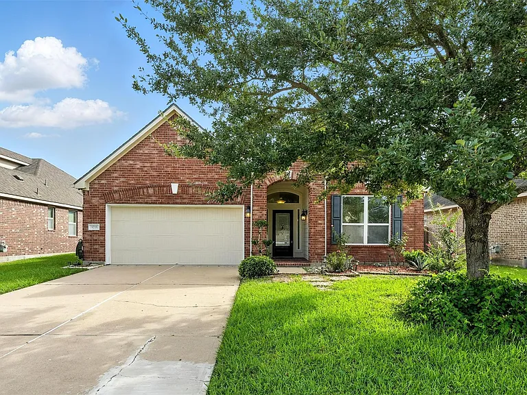 9219 Gilbert Hollow Dr — Photo 2