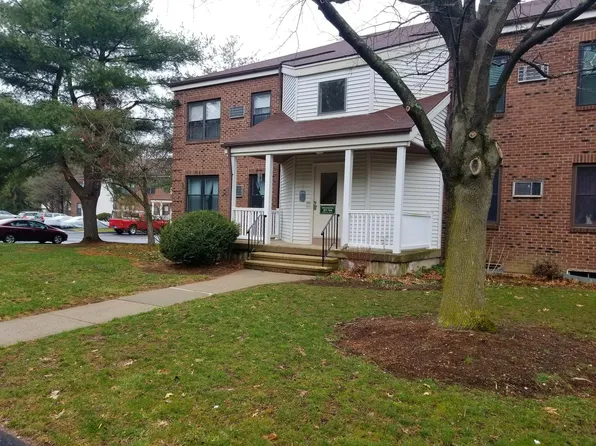 135 Wellington Dr, Farmington, CT 06032