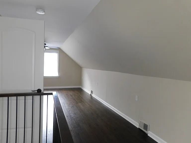 1524 Emmons Ave — Photo 12