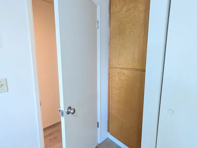 West Slope Apartments — Photo 21