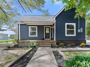 300 N Greenville St, Wolfe City, TX 75496