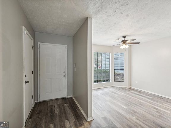 5th image of 703 Pine Tree Trl