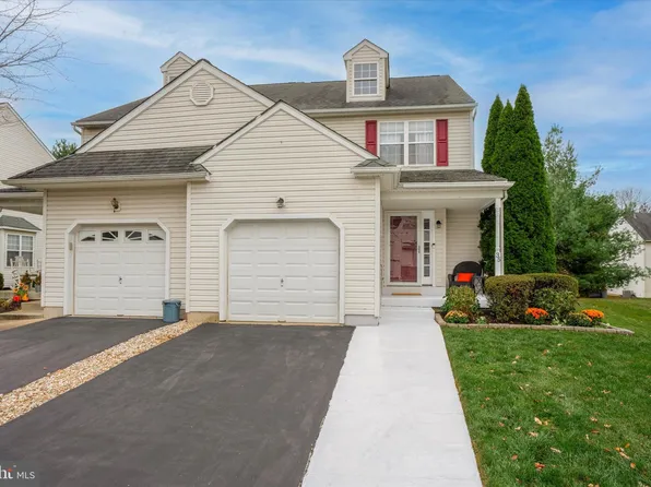 35 Steeplechase Cir, Aston, PA 19014