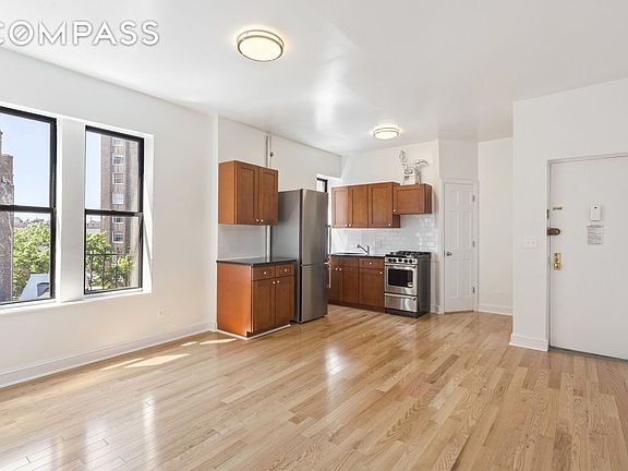 5th image of 164 Waverly Pl APT 6D