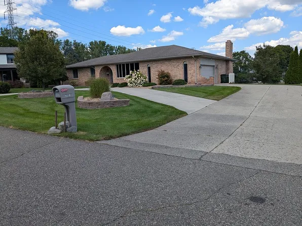 3901 Waterview Dr, Shelby Township, MI 48316