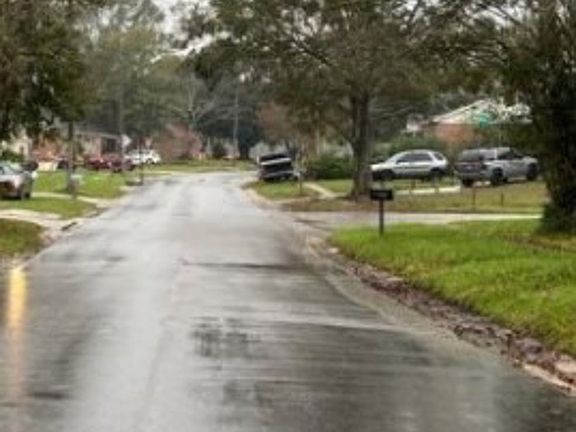 Exterior Neighborhood (street photo)