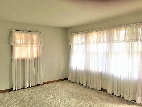 3rd image of 106 Withers Cir