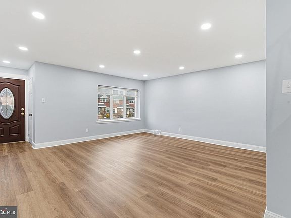 3rd image of 3728 W Country Club Rd