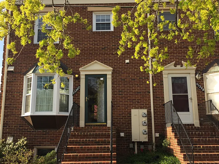 2522C N Fairfax Dr — Photo 1