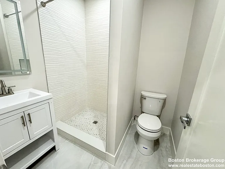 147 E Cottage St #2 — Photo 7
