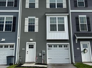 206 Overlook Dr, Hanover, PA 17331