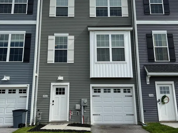 206 Overlook Dr, Hanover, PA 17331