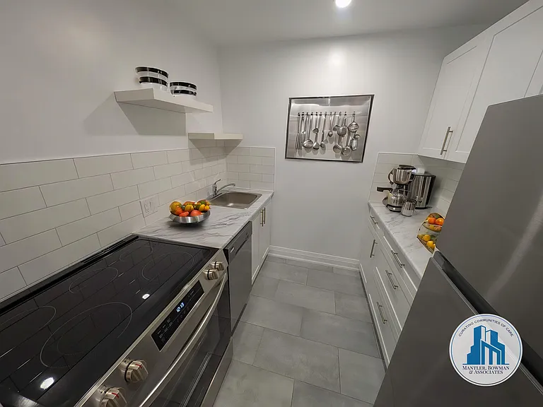 55 Wellington St W — Photo 9
