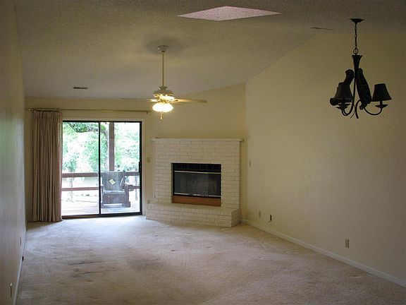 2nd image of 10 Regatta Ln