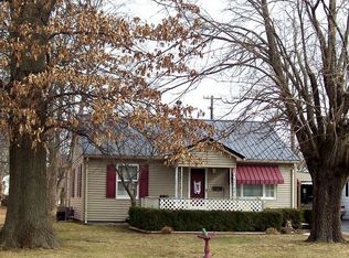 304 Fairground Rd, Carmi, IL 62821