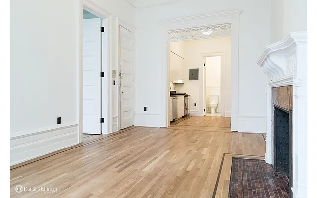 Rented by Douglas Elliman | media 23