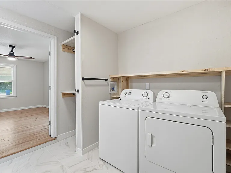 7725 Robinson St — Photo 17