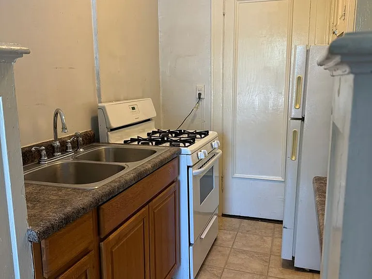2212 Girard Ave. S — Photo 4