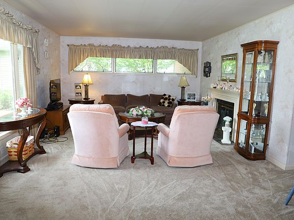 3rd image of 1801 Idlewild Dr