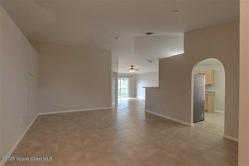 3 bed, 2.0 bath, 1488 sqft, $2,300 — Photo 3