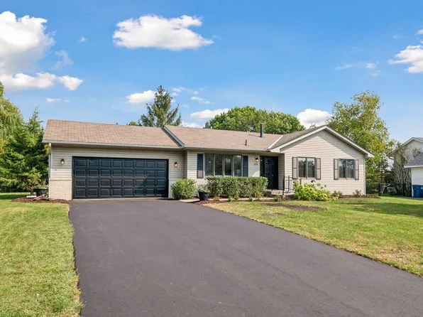 1270 Lake Susan Hills Dr, Chanhassen, MN 55317