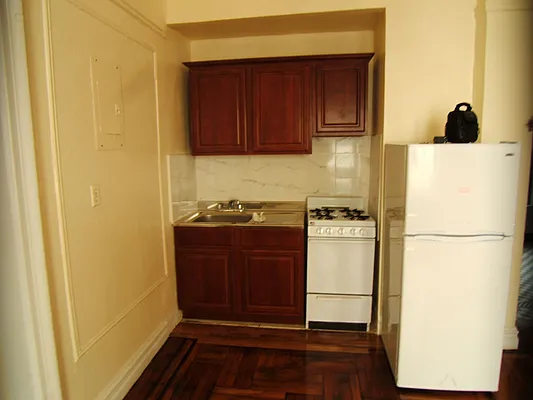 Rented by Joel Weisz, LREB | media 21