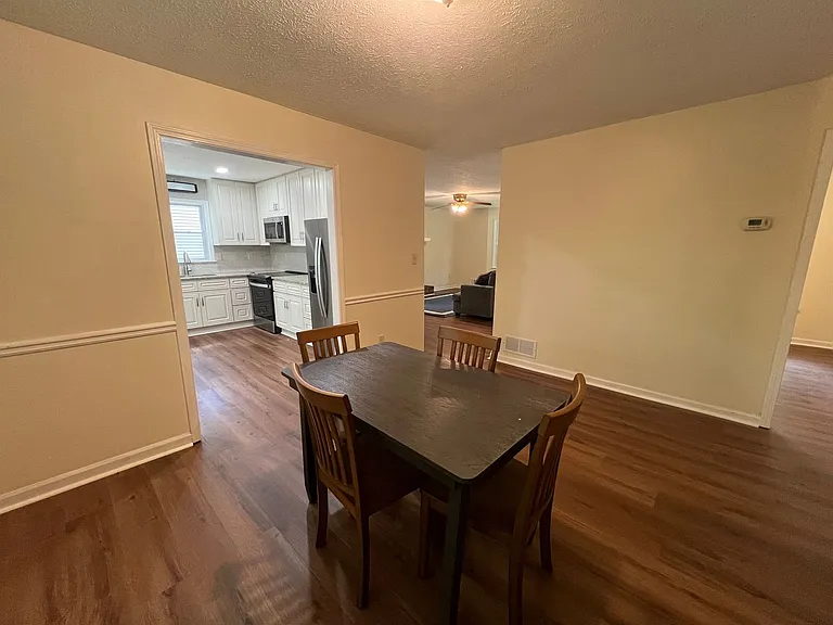 2410 Hillboro Cir SW — Photo 11