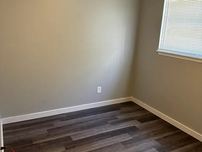 1814 W East Roberts Dr #1 — Photo 5