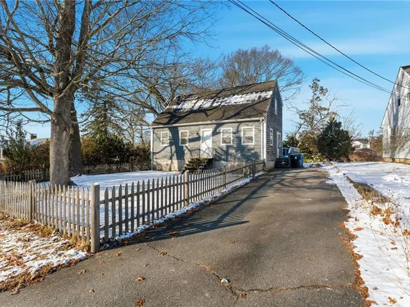 8 Harris Ave, Warren, RI 02885