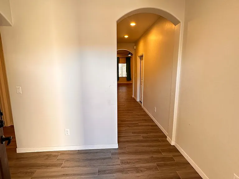 118 Scotland Ct — Photo 2