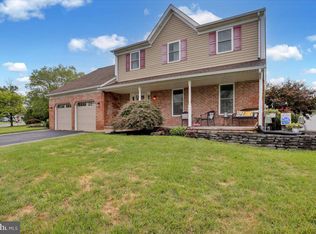 208 Battenkill Dr, Douglassville, PA 19518