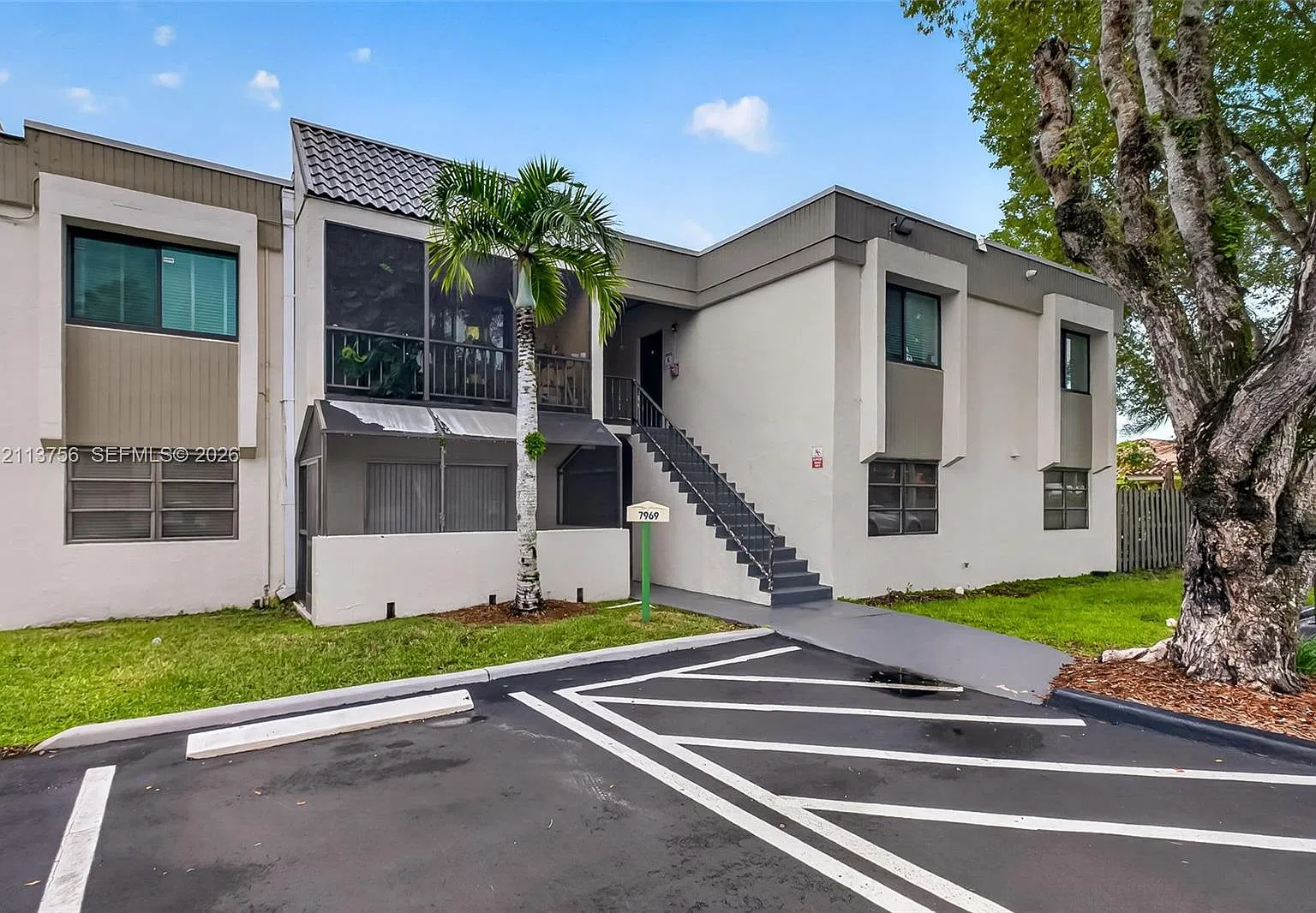 Venetian Palms Condo — Photo 1