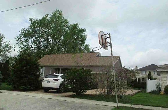 2nd image of 5634 W 84th Pl