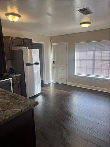 3 bed, 2.0 bath, 1200 sqft, $1,700 — Photo 3