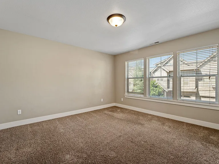 1064 SE Leonel Ln — Photo 25