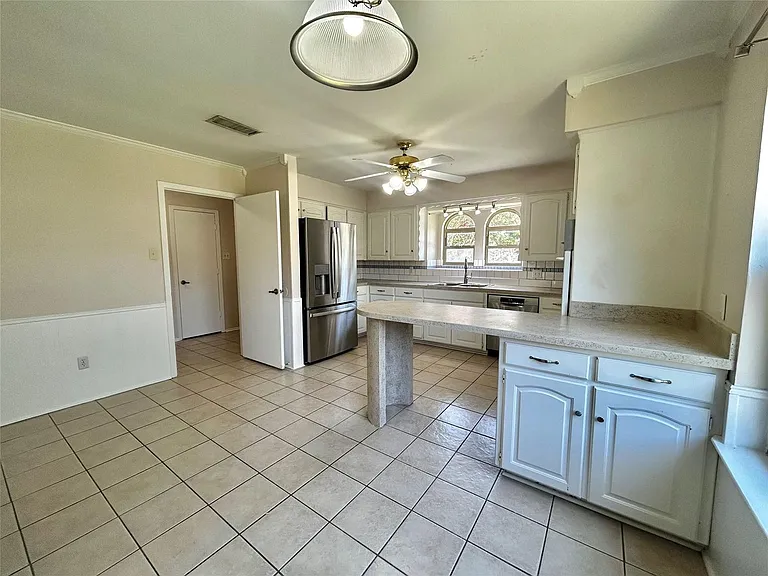 6209 Gayle Dr — Photo 6