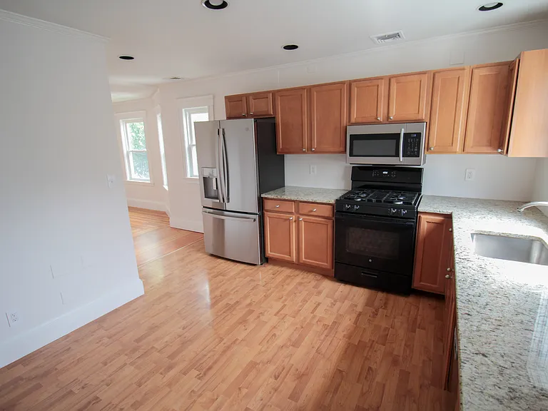 130 Capen St #130 — Photo 11