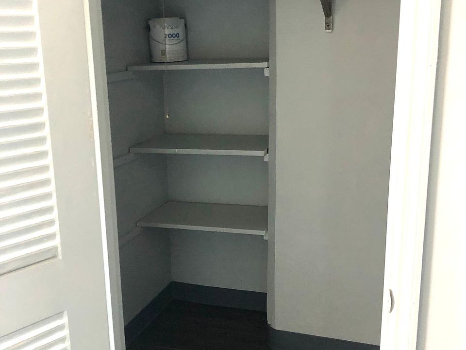 LARGE CLOSET