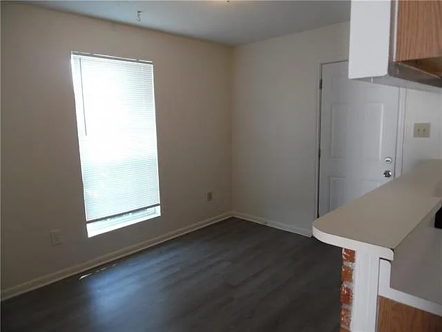 2 bed, 1.5 bath, 1019 sqft, $1,250 — Photo 4